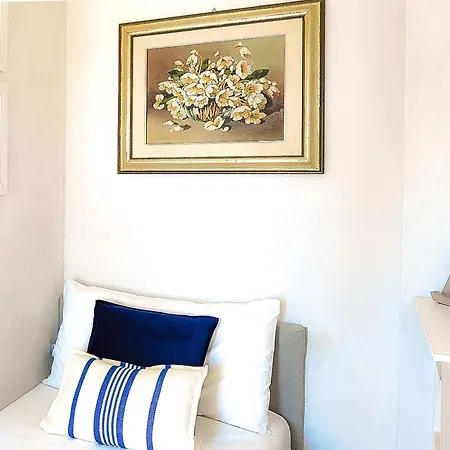 Luxury Lakeside Right On The Water Salò